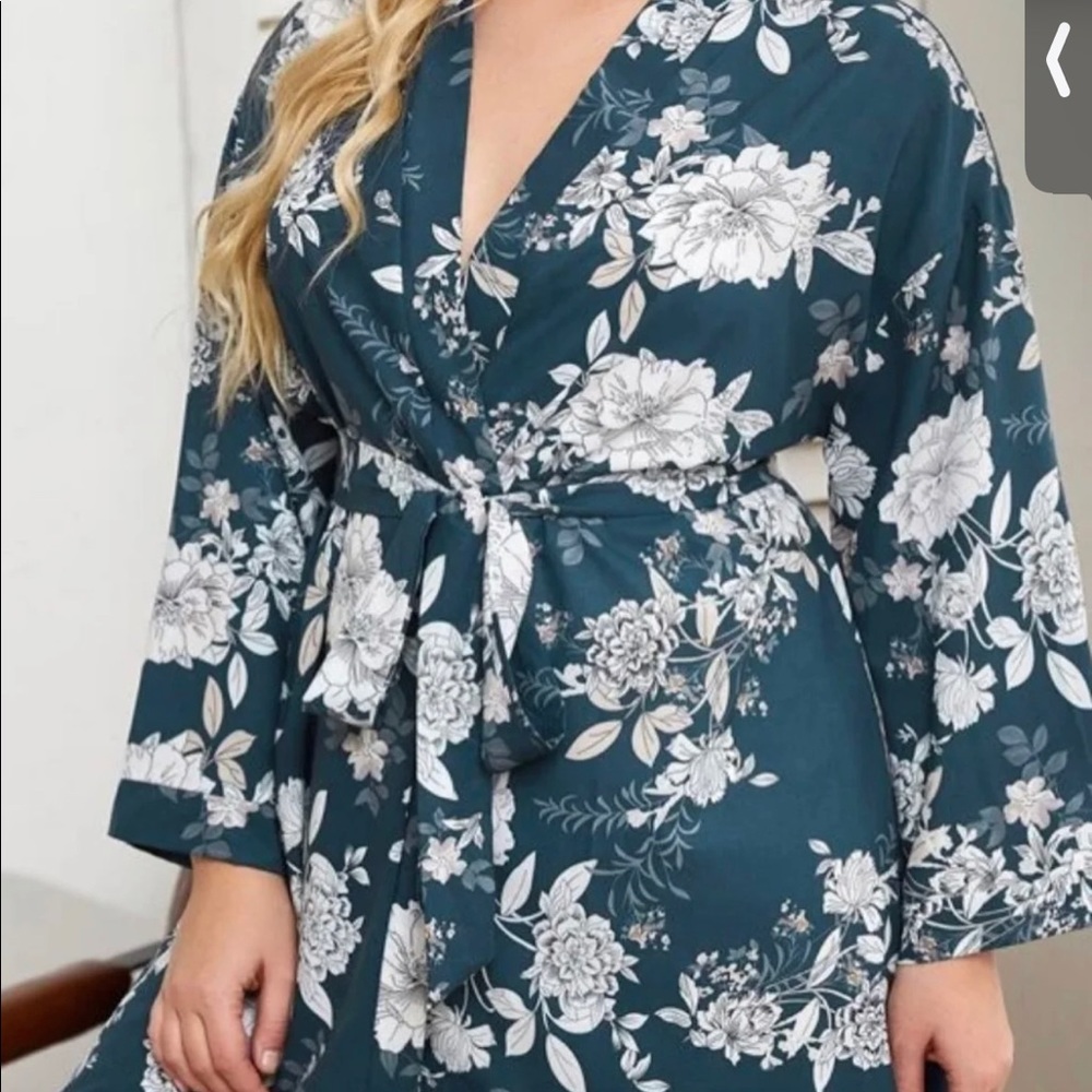 Floral silk feel robe 3X NEW